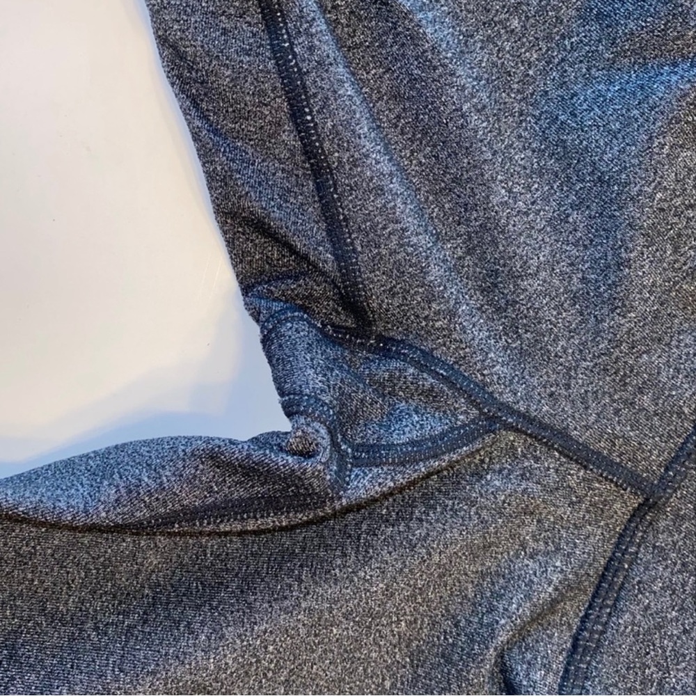 Lululemon grey wander under cropped leggings 4 - Picture 4 of 5